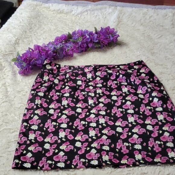 Nicole Miller Sz. 12 Fun & Classy Floral Design Throughout Black Full Zip Skirt - Picture 4 of 7